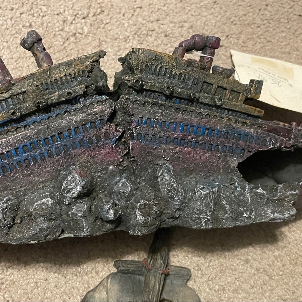 2 Rustic Shipwreck Aquarium Decoration, 1 new